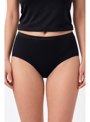 Slip Vera schwarz Vorderansicht am Model