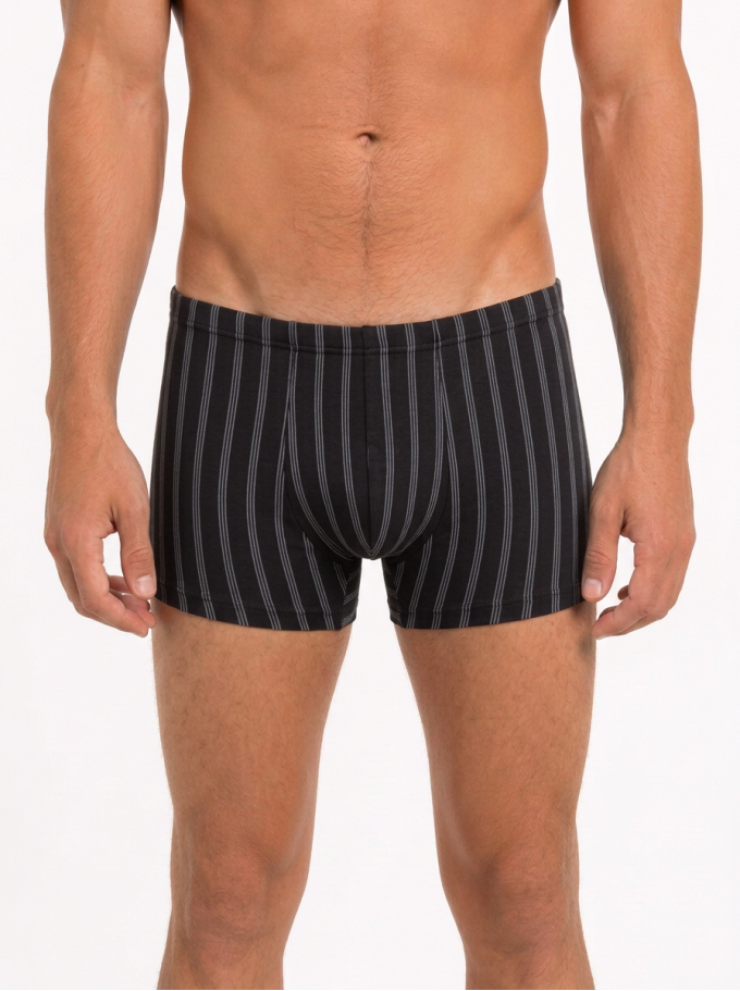 HE-Retro Boxershorts bedruckt schwarz-marine Vorderansicht am Model